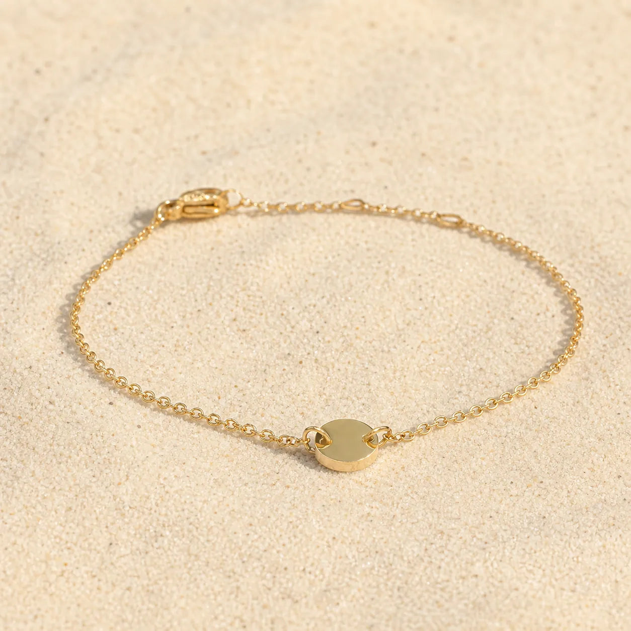 Platelet Bracelet Gold on light sand