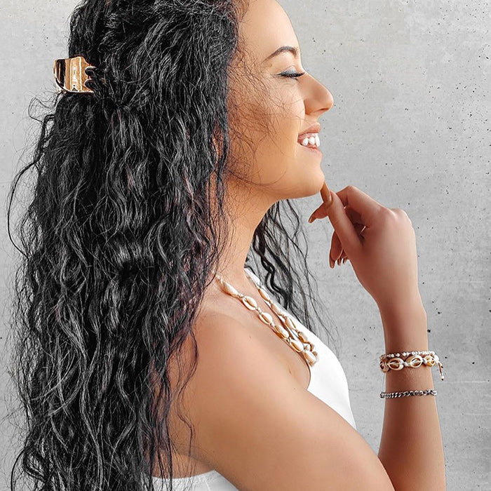 @selinaalike trägt BOHOBEACH Schmuck