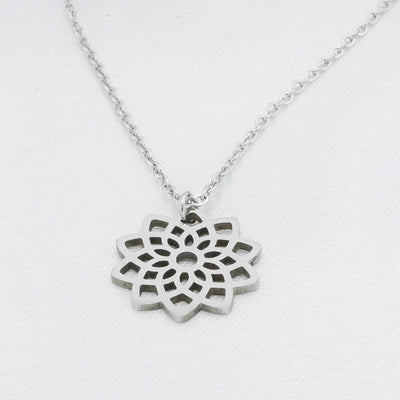 Blüten Halskette aus Edelstahl, Silber Optik