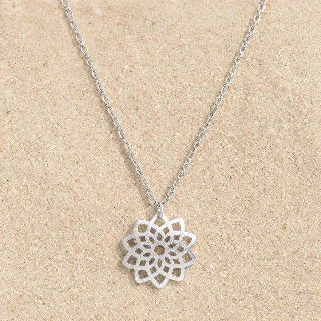 Flower Necklace Silver