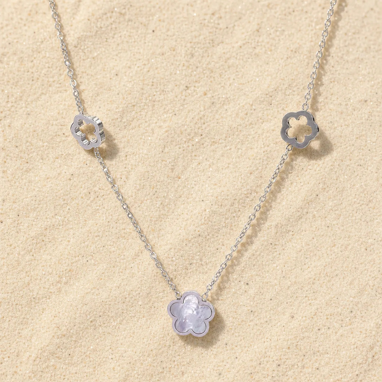 Flower Necklace Silver on light sand