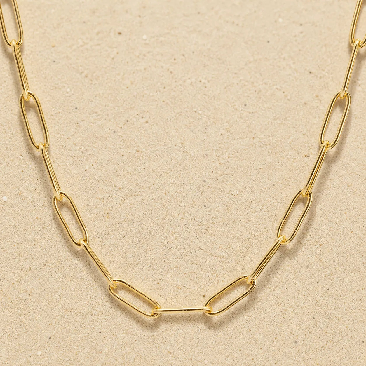 link chain gold on light sand