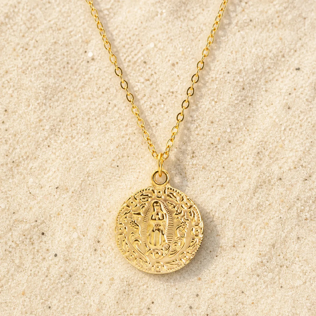Virgo Necklace Gold on light sand
