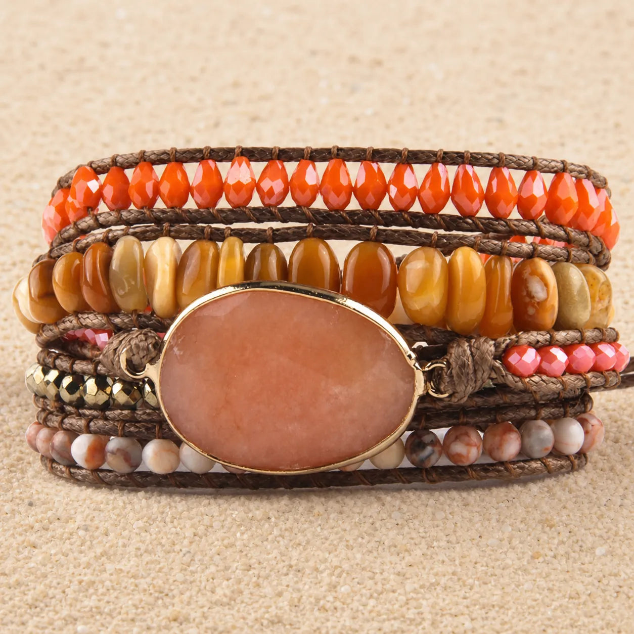 Zen-Garten Wickelarmband in Orange mit Edelstein-Statement on light sand
